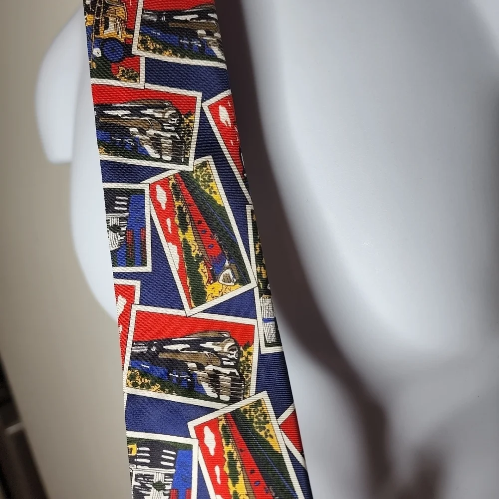 100% silk trains tie- Gap‎